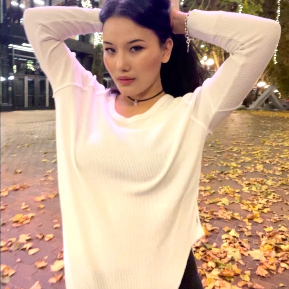Aritzia white top